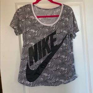 Womens medium soft Nike tshirt tri blend black/WhT